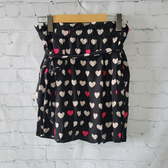 Black mini skirt with hearts print - Picture 1 of 4
